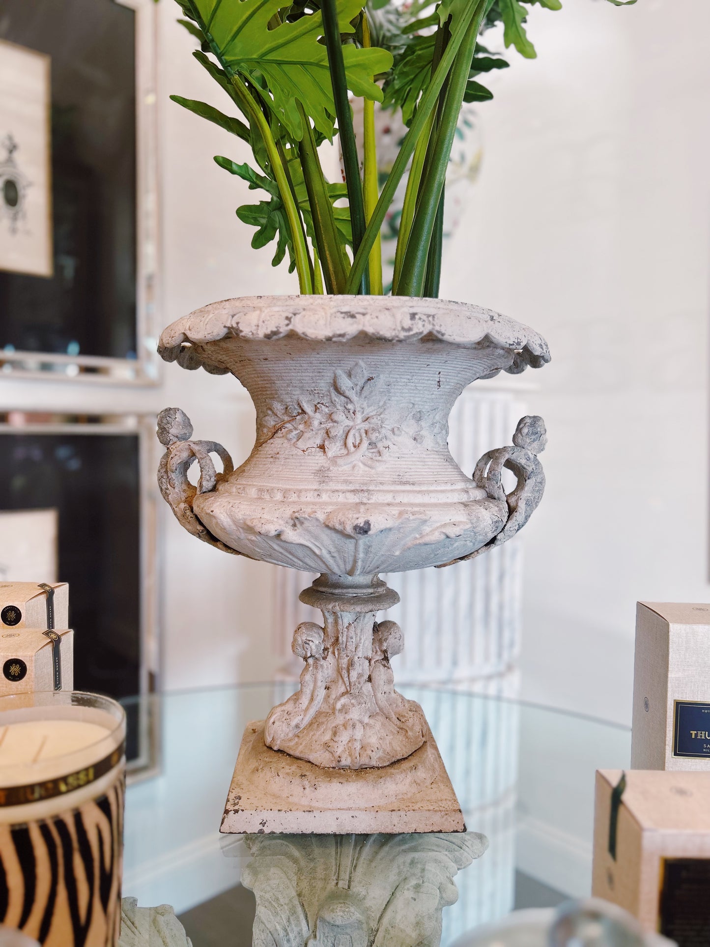 WHITE URN