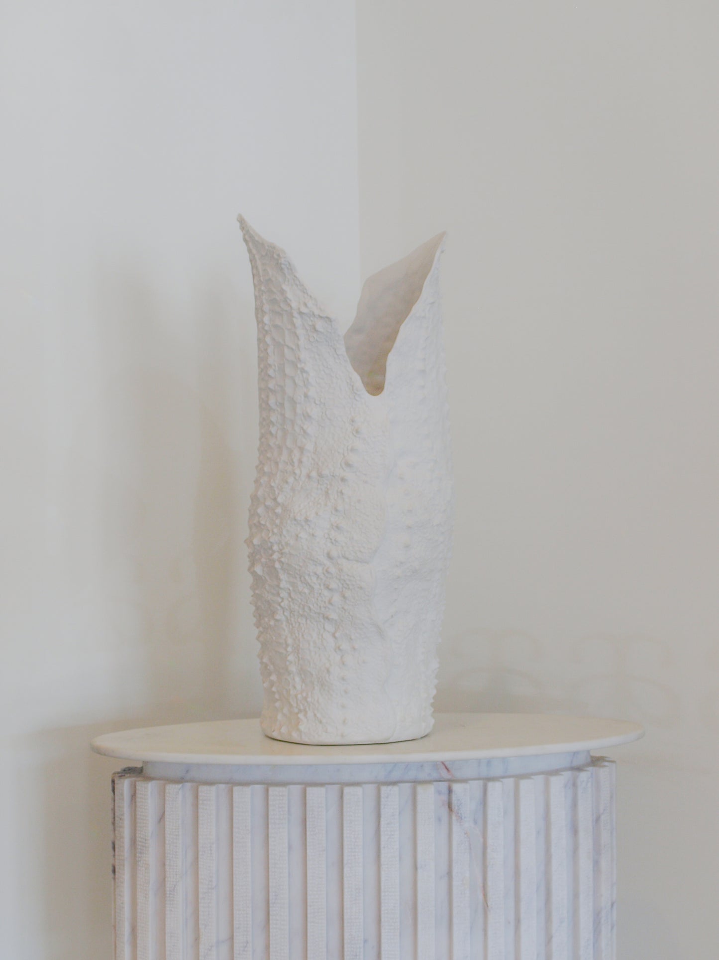 MATTE WHITE CROCODILE VASE