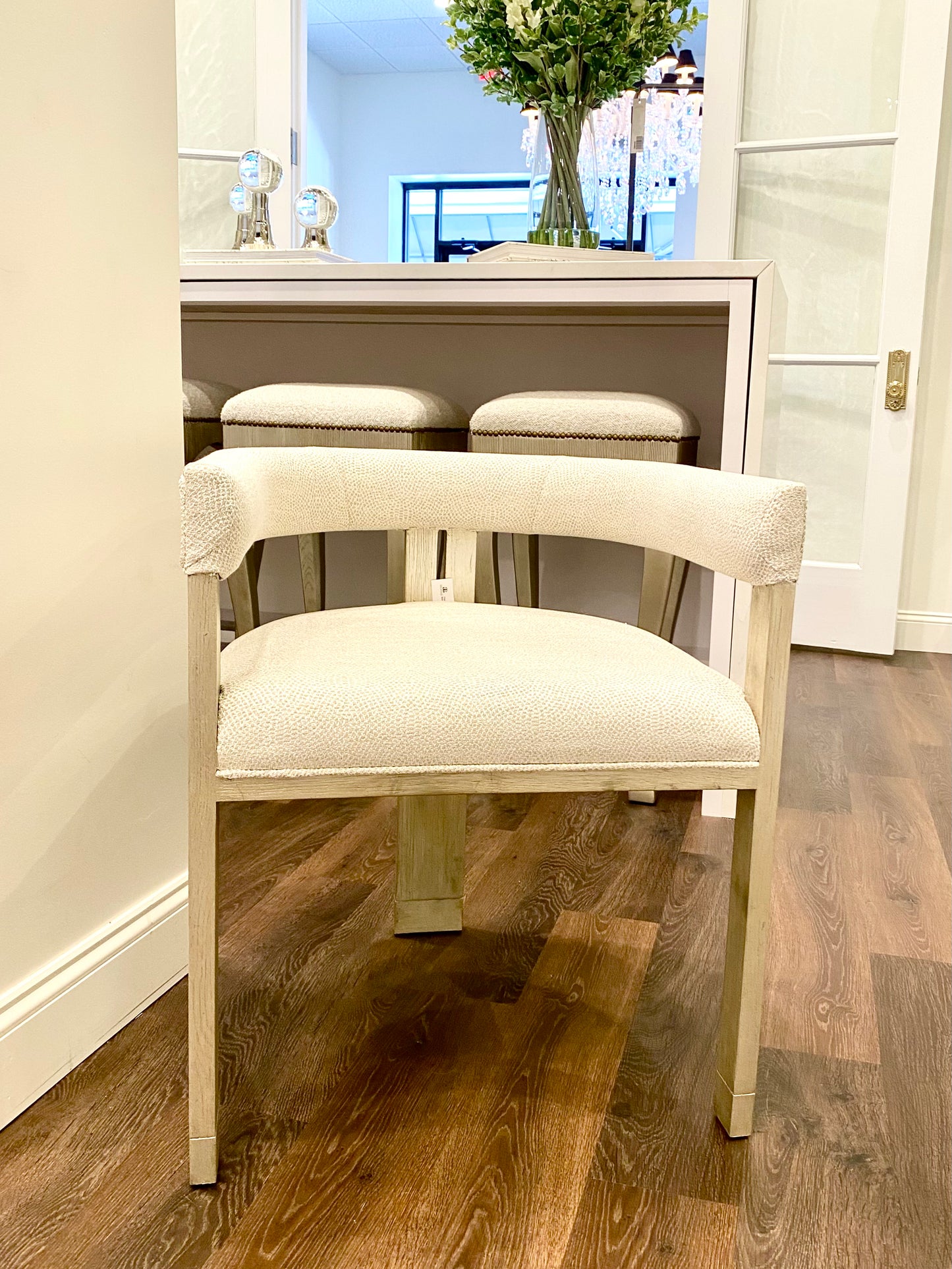 UPHOLSTERED ACCENT CHAIR
